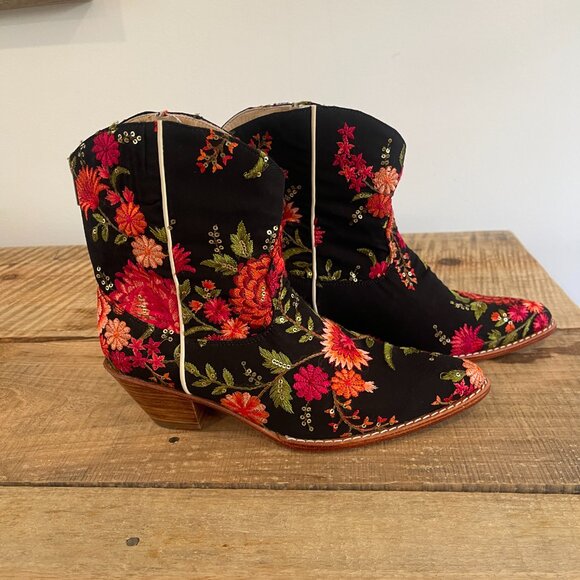 Anthropologie MOMO NEW YORK Embroidered Rose Boots NEW Size 39 - Picture 8 of 14